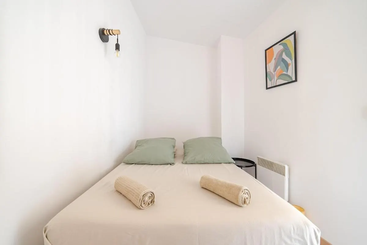 Grasse B - Two Rooms 4 People Downtown - Air-Conditioning شقة